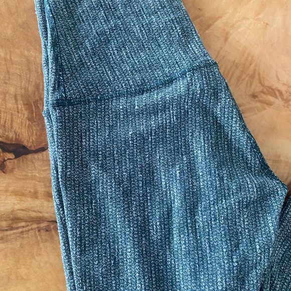 Lululemon discontinued Green winter tights sz4 - Picture 2 of 3